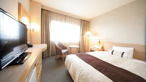 Desk, blackout drapes, iron/ironing board, free WiFi