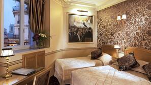 In-room safe, individually decorated, desk, soundproofing