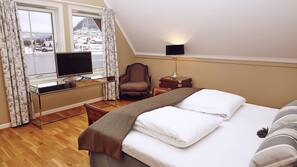 Minibar, strykejern/-brett og babysenger (mot et tillegg)