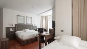 Ropa de cama de alta calidad, minibar, caja fuerte y escritorio