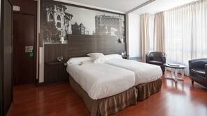 Ropa de cama de alta calidad, minibar, caja fuerte y escritorio