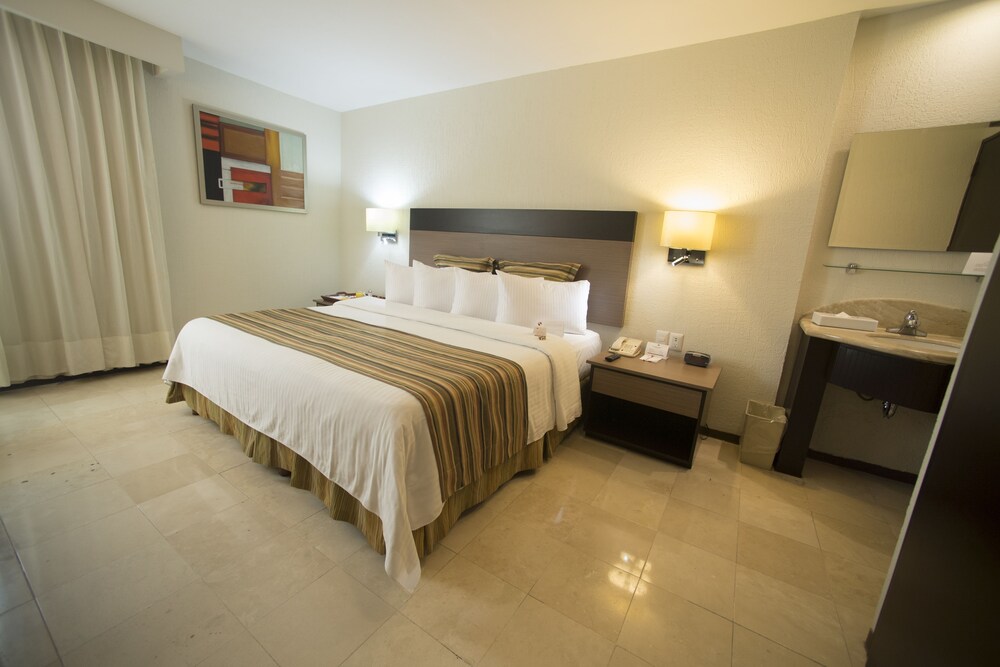 Ramada by Wyndham Hola Culiacan