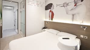 Caja fuerte, cortinas opacas, wifi gratis y ropa de cama