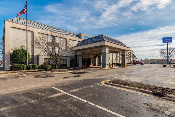 Book Motel 6 Conway, AR in Conway | Hoteles.com
