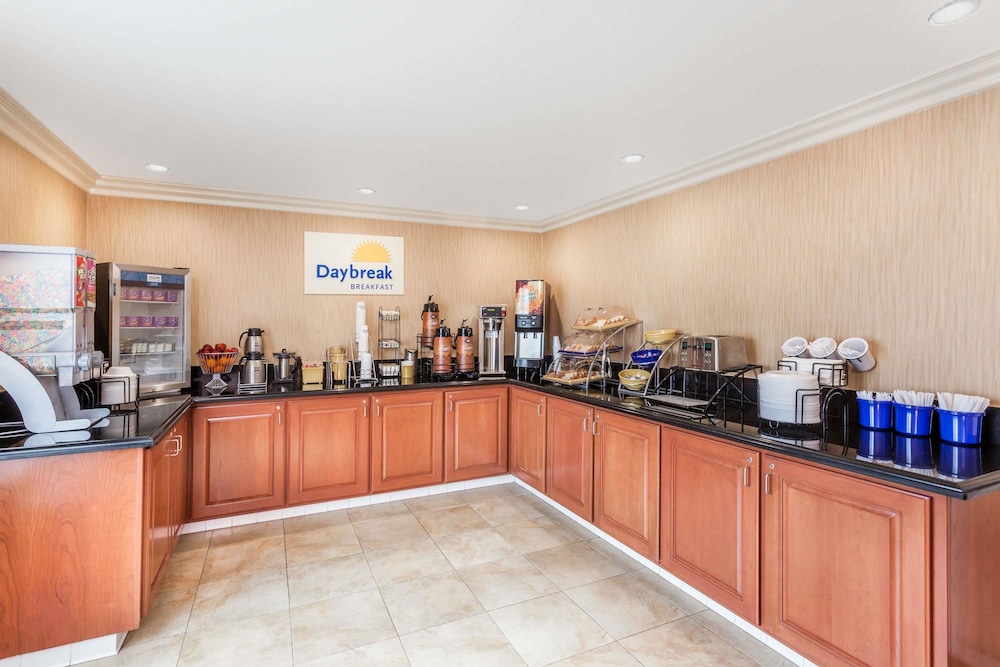 Days Inn by Wyndham Carlsbad