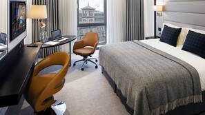 Hochwertige Bettwaren, Zimmersafe, Schreibtisch, schallisolierte Zimmer