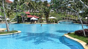 2 outdoor pools