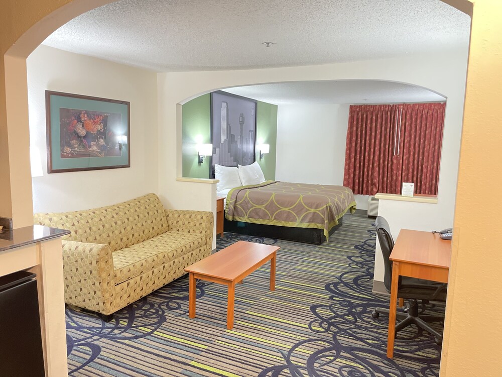 Super 8 by Wyndham Fort Worth South