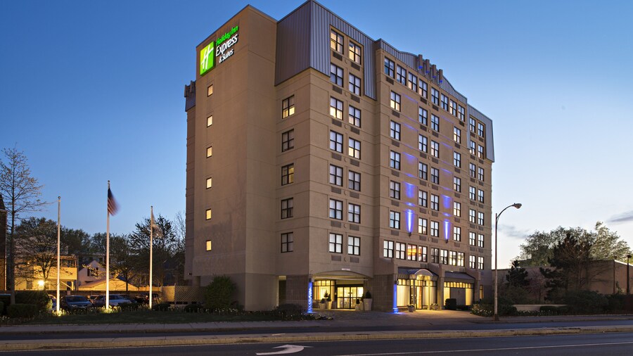 Holiday Inn Express & Suites Boston - Cambridge, an IHG Hotel