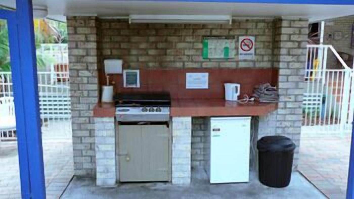 Budds Beach Apartments