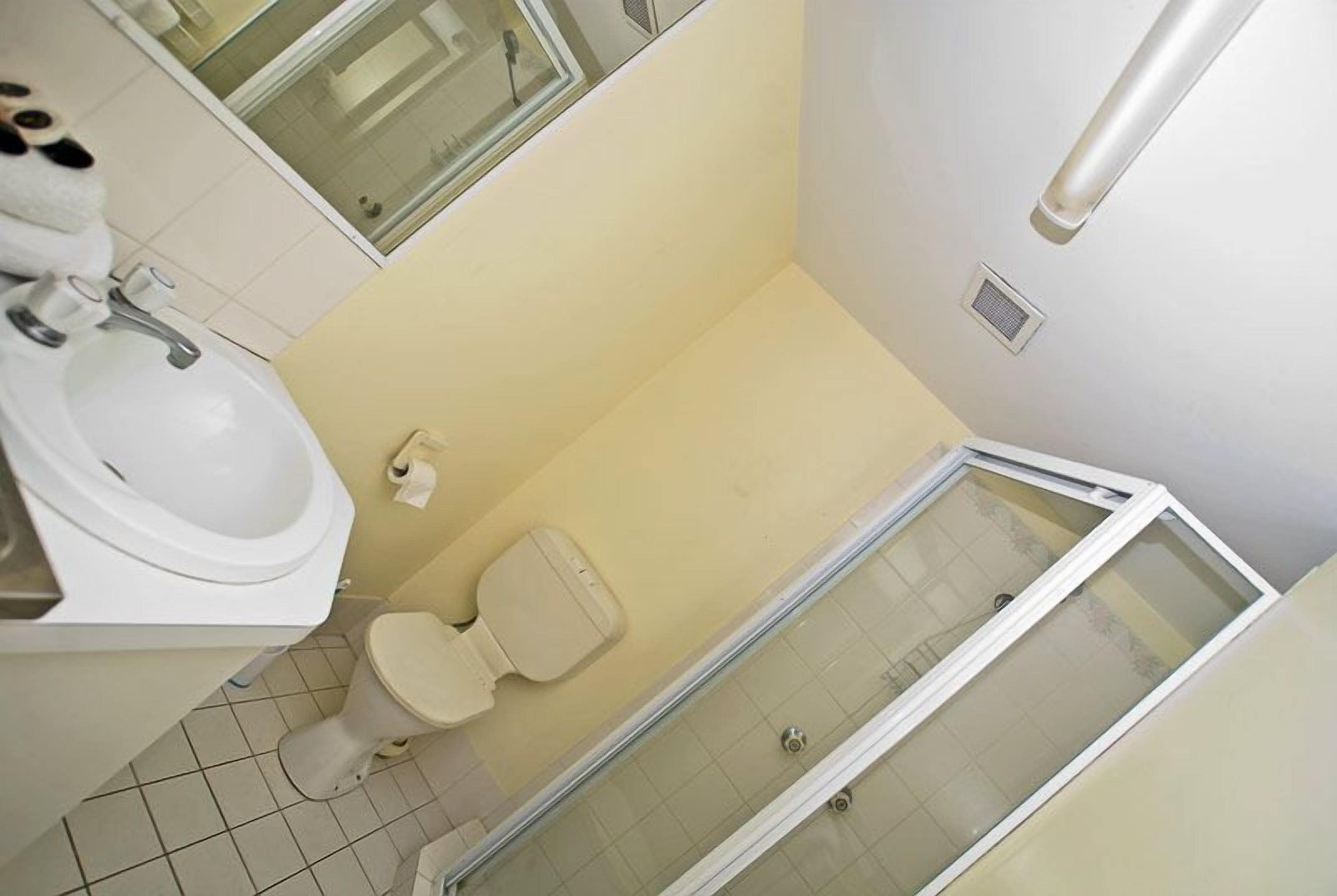 Budds Beach Apartments