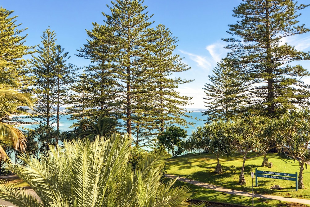 Property grounds, Greenmount Beach House