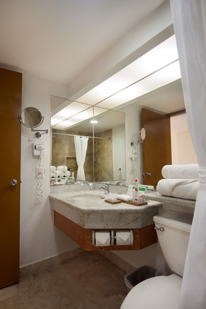Sunset Royal Beach Resort - All Inclusive in Cancun | Best Rates u0026 Deals on  Orbitz