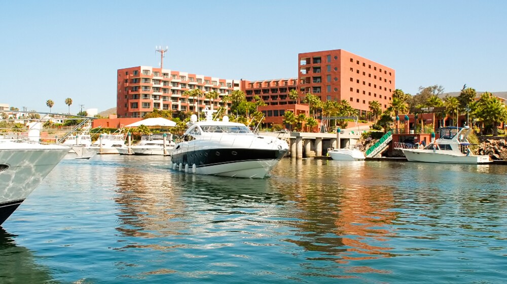 Hotel Coral And Marina