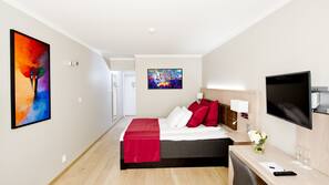 Pillowtop beds, desk, laptop workspace, blackout drapes