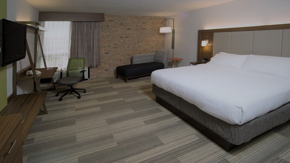 Holiday Inn Express San Antonio-Airport, an IHG Hotel