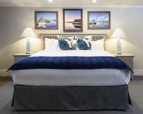 Martha S Vineyard Hotels Find Deals On In Kelley House