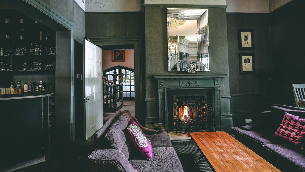 Bar (on property), Hollin House Hotel