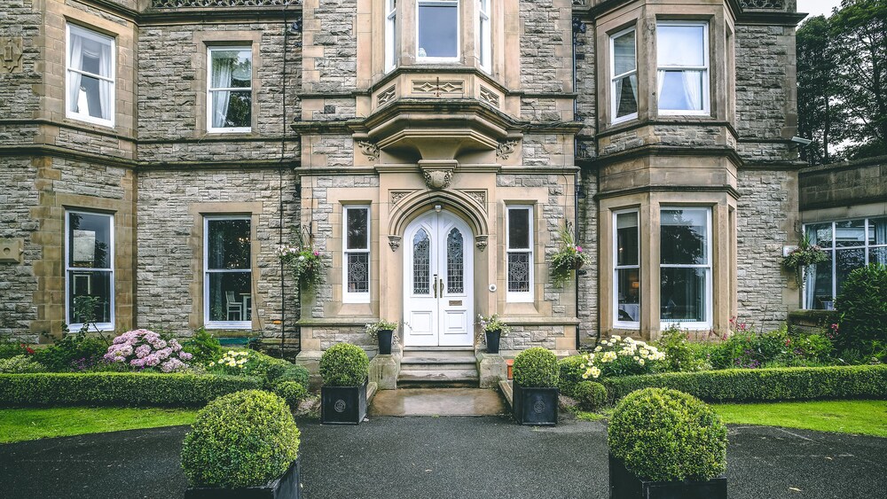 Property entrance, Hollin House Hotel