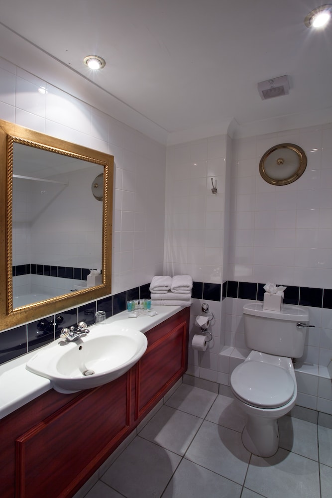 Bathroom, Royal Court Hotel & Spa Coventry