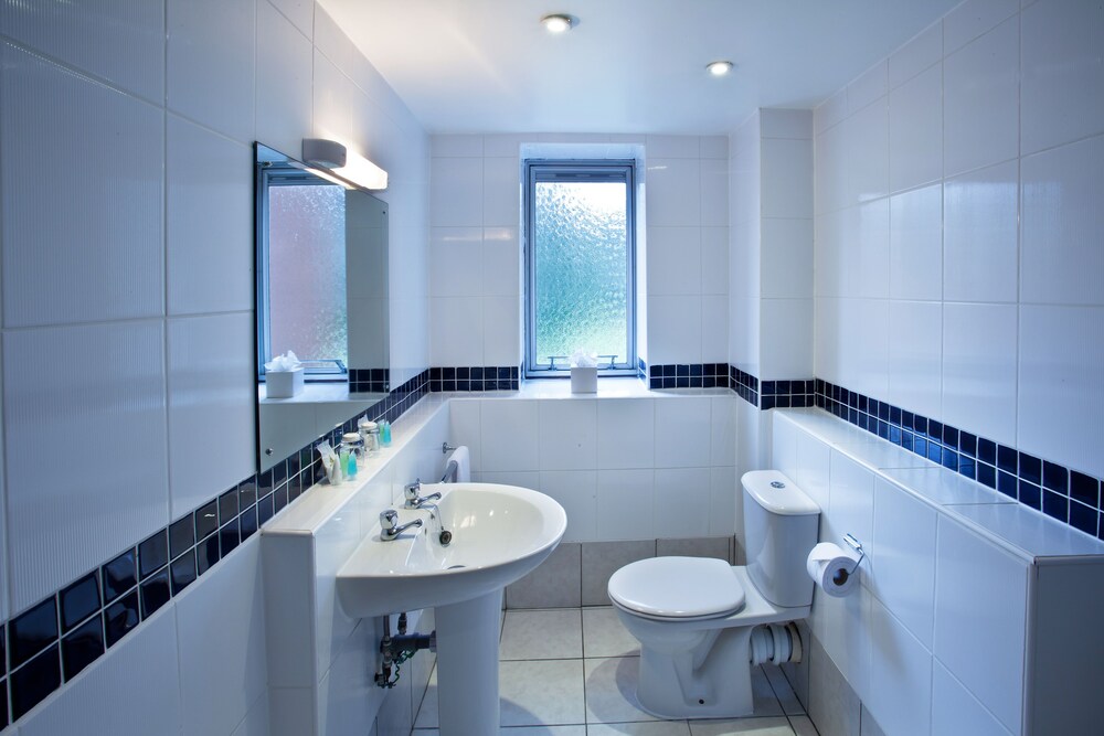 Bathroom, Royal Court Hotel & Spa Coventry