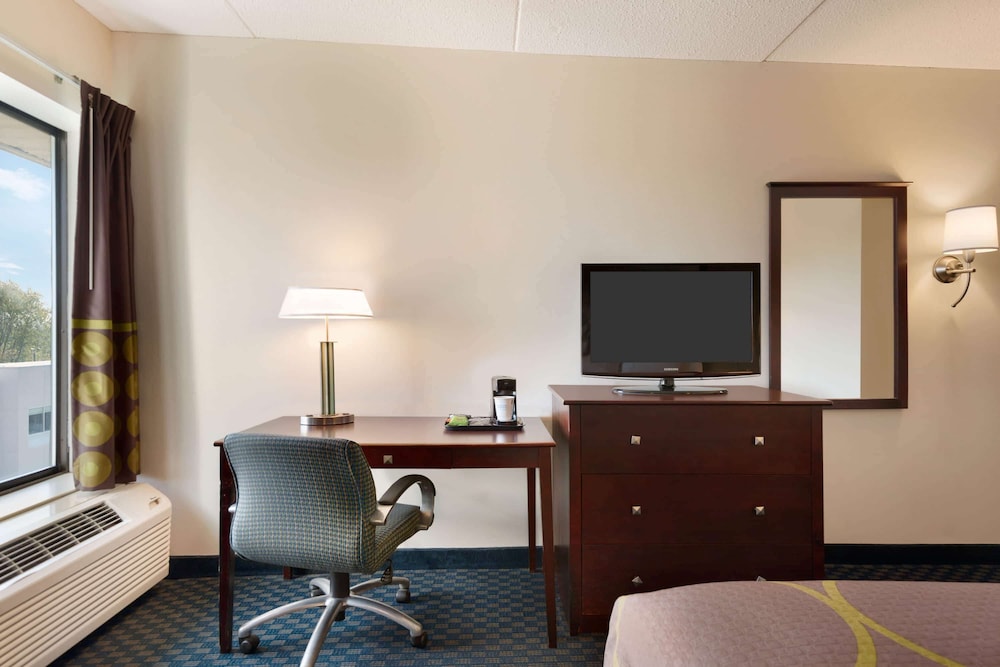 Room, Super 8 by Wyndham Liverpool/Syracuse North Airport