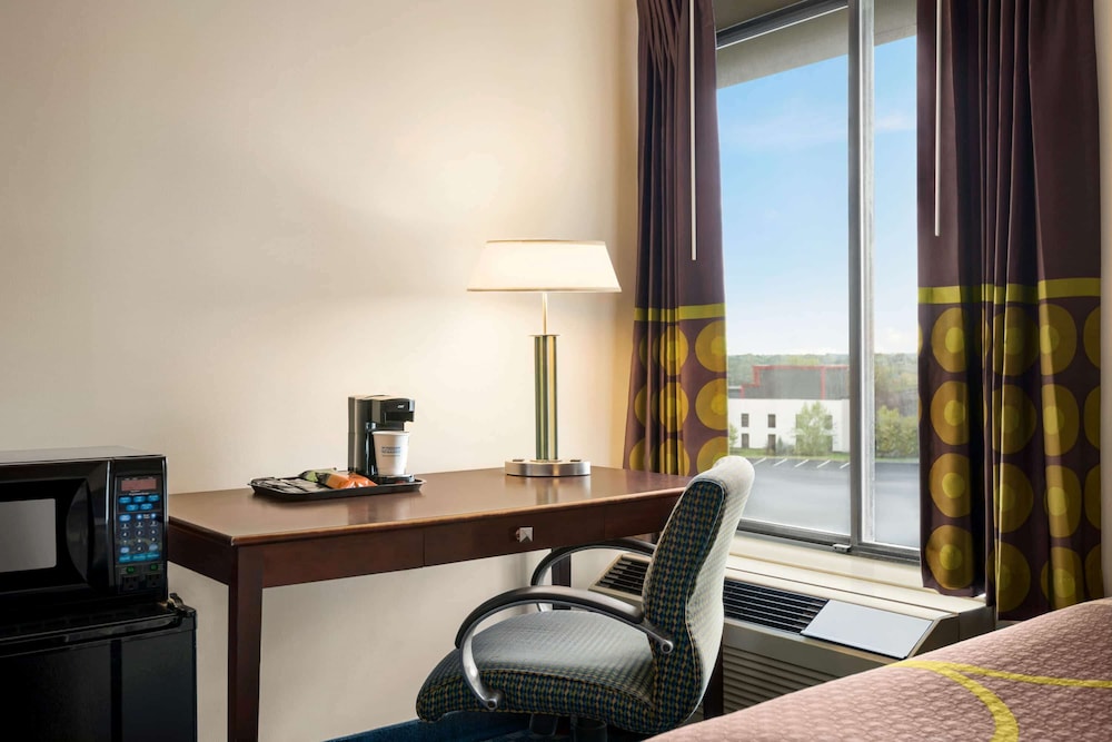 Room, Super 8 by Wyndham Liverpool/Syracuse North Airport