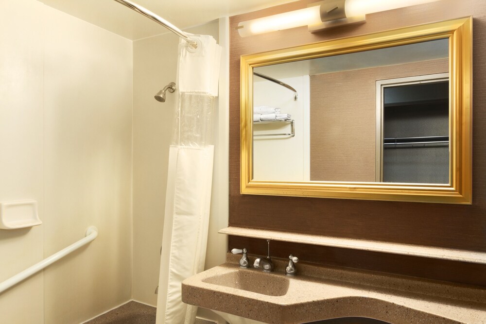 Bathroom, Fremont Hotel & Casino