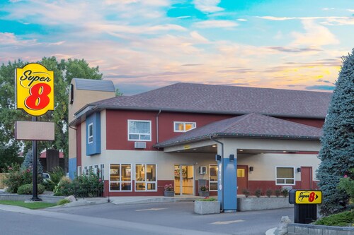 Lethbridge Hotels From Hotel Deals Travelocity Super 8 By Wyndham Lethbridge