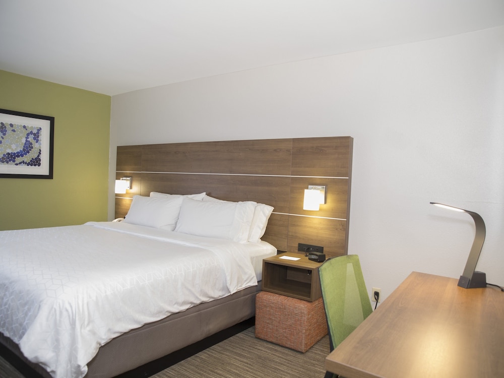 Holiday Inn Express Hotel & Suites Madison, an IHG Hotel