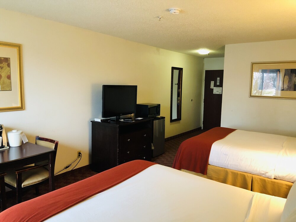 Holiday Inn Express Rensselaer, an IHG Hotel, Rensselaer 114 Room