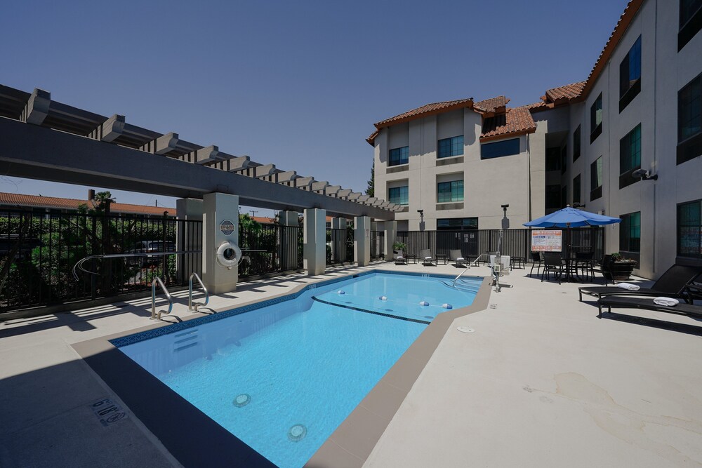 Holiday Inn Express Hotel &Suites Santa Clara-Silicon Valley, an IHG Hotel