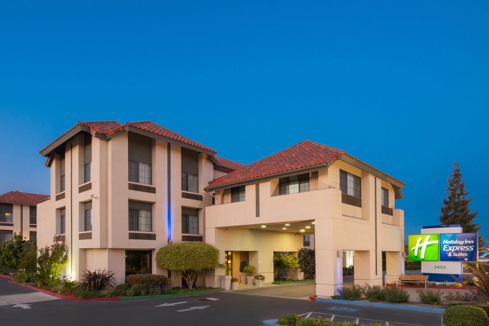 Holiday Inn Express Hotel &Suites Santa Clara-Silicon Valley, an IHG Hotel