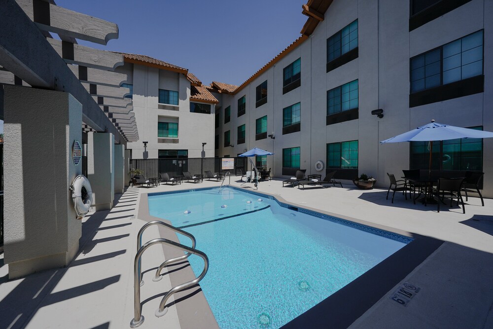 Holiday Inn Express Hotel &Suites Santa Clara-Silicon Valley, an IHG Hotel