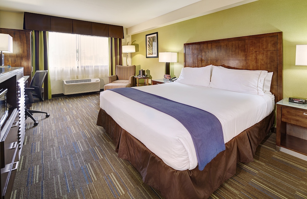 Holiday Inn Express San Diego South - National City, an IHG Hotel