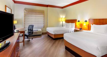 La Quinta Inn & Suites by Wyndham Raleigh Crabtree