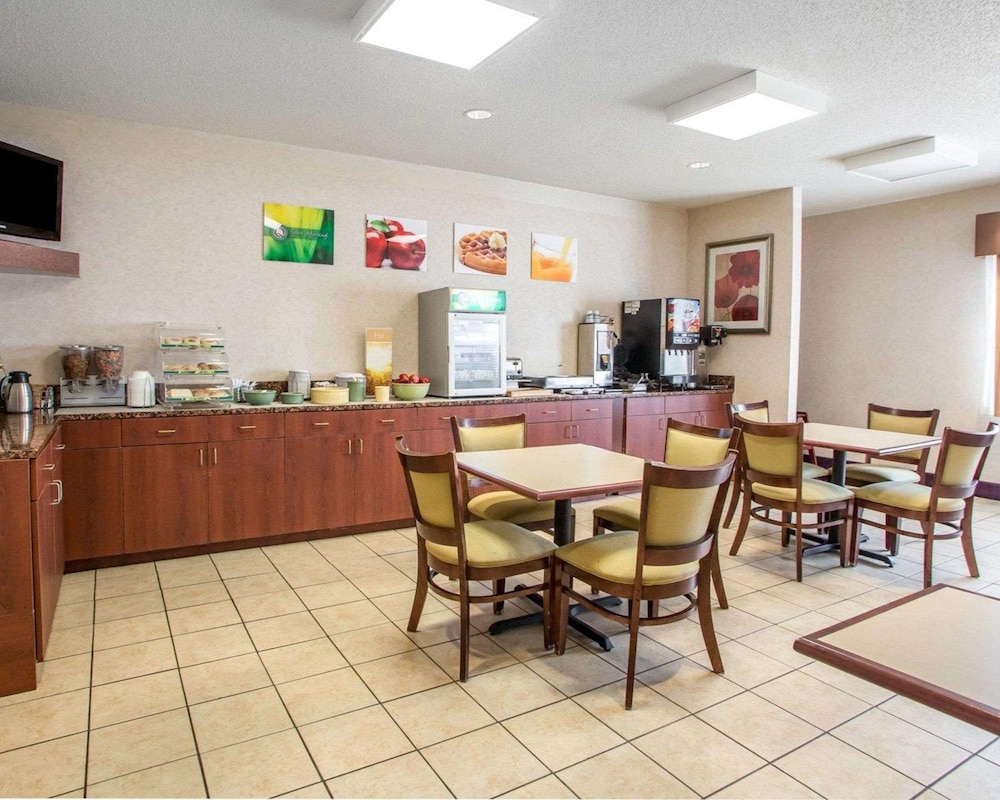 Breakfast area, Quality Inn