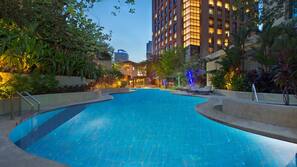 Outdoor pool, pool loungers