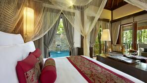 Premium bedding, free minibar, in-room safe, desk