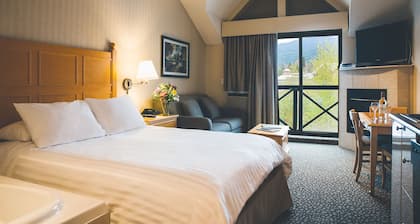 Pinnacle Hotel Whistler Village