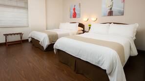 Caja fuerte, tabla de planchar con plancha, wifi gratis y ropa de cama