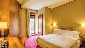 Premium bedding, in-room safe, desk, free WiFi