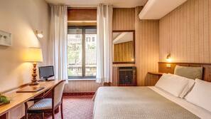 Premium bedding, in-room safe, desk, free WiFi