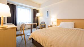 Minibar, in-room safe, desk, iron/ironing board