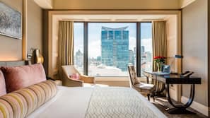 Premium bedding, Tempur-Pedic beds, minibar, in-room safe