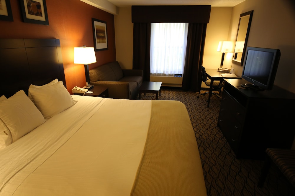 Holiday Inn Express Hotel & Suites Danbury - I-84, an IHG Hotel