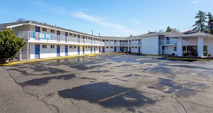 Motel 6 Pendleton, OR - West