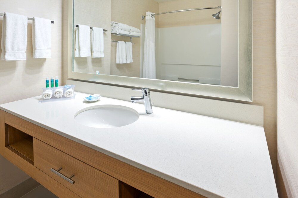 Holiday Inn Express Hotel & Suites Henderson, an IHG Hotel