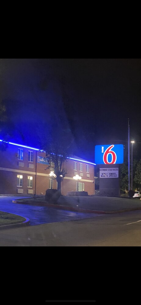 Motel 6 Tulsa, OK - CENTRAL