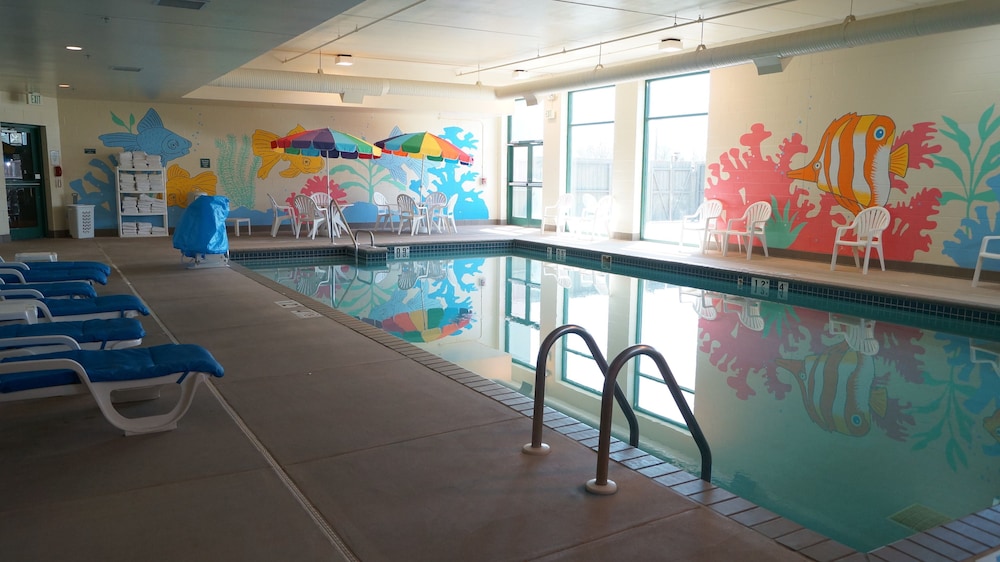 Indoor pool, Clarion Suites at the Alliant Energy Center